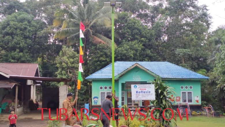 Terang Benderang, 20 Titik Lampu Tenaga Surya Terpasang di Desa Batu Raja Kol